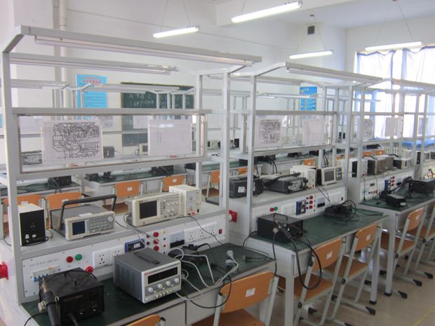深耕技術(shù)沃土 電氣工程系學(xué)子電子產(chǎn)品實(shí)訓(xùn)紀(jì)實(shí)
